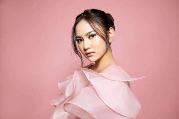 Chord Gitar dan Lirik Lagu Melawan Restu - Mahalini Chord Gitar dan Lirik Lagu Melawan Restu - Mahalini