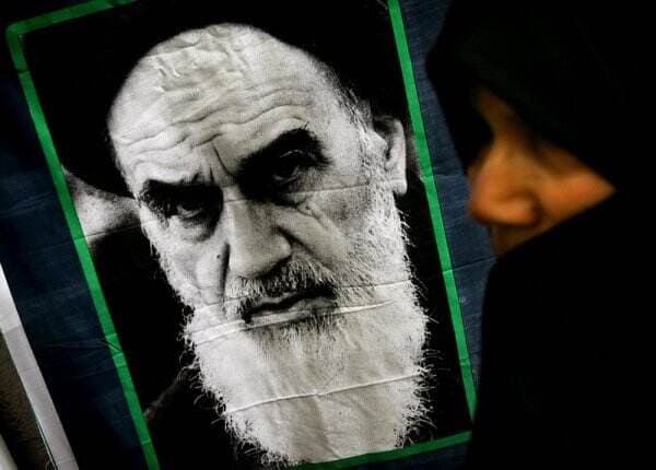 Sejarah Hari Ini: Ayatollah Khomeini Pulang ke Iran Setelah 15 Tahun Pengasingan