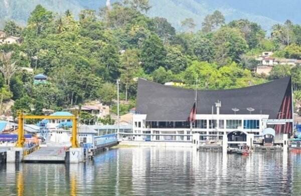 Besok Jokowi Resmikan Pelabuhan Penyeberangan di Danau Toba, Intip Persiapannya