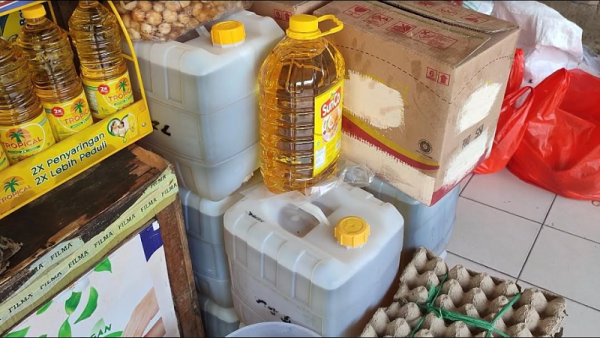 Mengaku Rugi, Pedagang Pasar Masih Jual Minyak Goreng Curah Rp19.000/Liter