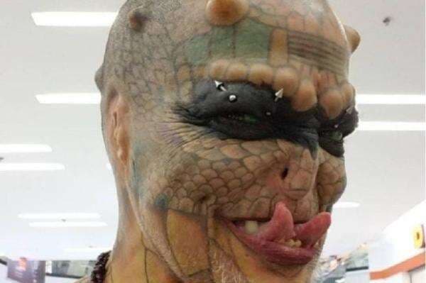 Demi Jadi Reptil Tanpa Gender, Mantan Bankir Ini Habiskan Rp861 Juta Demi Jadi Reptil Tanpa Gender, Mantan Bankir Ini Habiskan Rp861 Juta