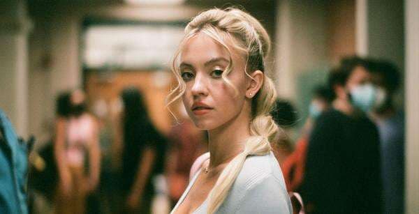 Pencinta Series Euphoria? Yuk, Tiru Gaya Rambut Bubble Braids ala Cassie! Pencinta Series Euphoria? Yuk, Tiru Gaya Rambut Bubble Braids ala Cassie!