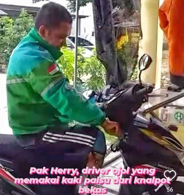 Viral! Kisah <i>Driver</i> Ojol Pakai Kaki Palsu dari Knalpot Bekas Viral! Kisah <i>Driver</i> Ojol Pakai Kaki Palsu dari Knalpot Bekas