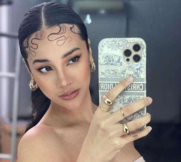 Anya Geraldine Pamer Tulang Selangka Pakai Crop Top Ketat, Warganet: Cantik, Tapi Sayang Pelakor Anya Geraldine Pamer Tulang Selangka Pakai Crop Top Ketat, Warganet: Cantik, Tapi Sayang Pelakor