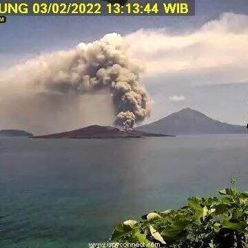 Hari Ini, Gunung Anak Krakatau Dua Kali Erupsi