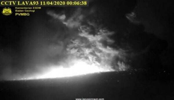 Gunung Api Anak Krakatau Erupsi 9 Kali, Warga Perlu Waspada