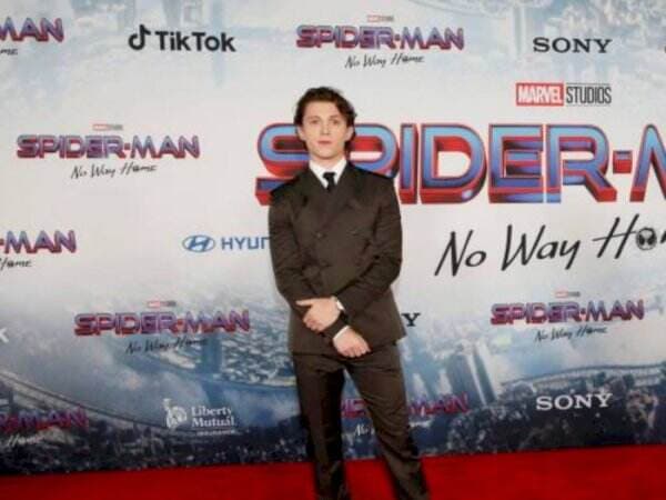 Tom Holland Nyesal Tidak Izin ke Andrew Garfield Sebelum Ambil Peran Spider-Man Marvel