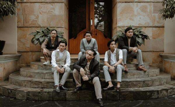 Daun Jatuh, Band Folk Pop yang Hadirkan Kisah Puitis soal Kerinduan Daun Jatuh, Band Folk Pop yang Hadirkan Kisah Puitis soal Kerinduan