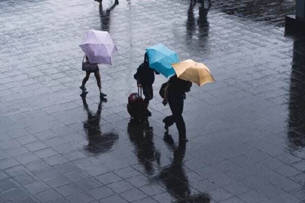 Waspada Potensi Hujan Disertai Kilat dan Angin Kencang di Jakarta Hari Ini