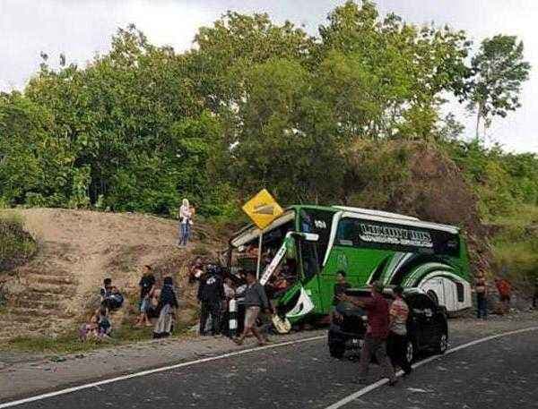 Diduga Rem Blong, Kecelakaan Bus 5 Tewas