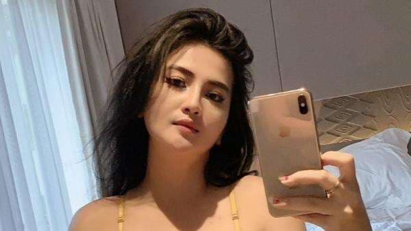 Pose Diana Dee Starlight Pakai Bra Kuning Bikin <i>Speechless</i>, Netizen: Duh..Duh Pokoknya! Pose Diana Dee Starlight Pakai Bra Kuning Bikin <i>Speechless</i>, Netizen: Duh..Duh Pokoknya!