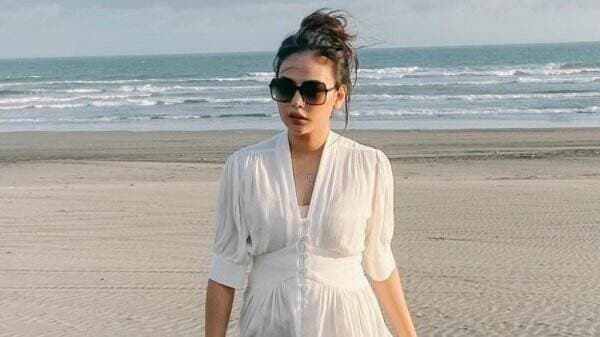 5 Outfit ke Pantai ala Dara Arafah, Musuh Lucinta Luna yang Seksi