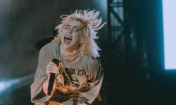 Momen Respek Billie Eilish Rela Hentikan Konser Demi Bantu Penggemar yang Sesak Napas