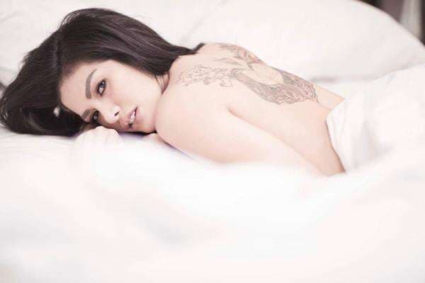 Pose Nikita Mirzani Tanpa Busana Pamer Tato di Punggung, Netizen: Makin Tua Seksi Ya Allah Pose Nikita Mirzani Tanpa Busana Pamer Tato di Punggung, Netizen: Makin Tua Seksi Ya Allah