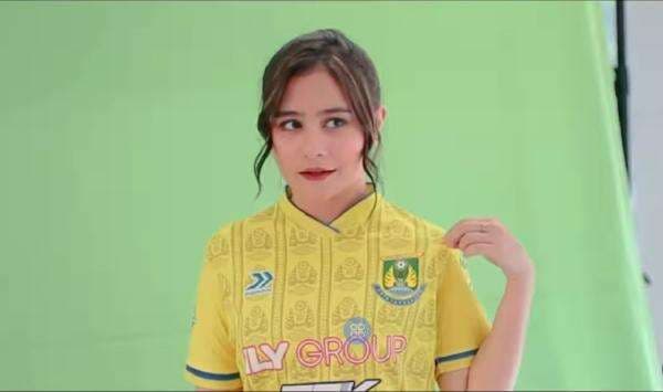 Prilly Latuconsina Siap Datangkan Pemain Bintang ke Persikota Jika Promosi Liga 2 Prilly Latuconsina Siap Datangkan Pemain Bintang ke Persikota Jika Promosi Liga 2