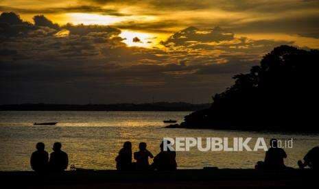 In Picture: Menikmati Senja di Pantai Melawai Balikpapan In Picture: Menikmati Senja di Pantai Melawai Balikpapan