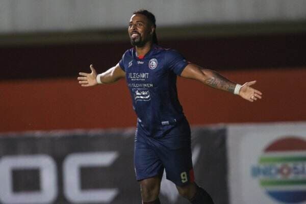 Striker Arema FC asal Portugal Ungkap Inspirasi Selebrasi Gol