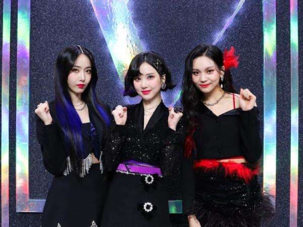 Trio Viviz Debut lewat Mini Album Beam of Prism, Hadirkan Konsep Berbeda dari GFriend Trio Viviz Debut lewat Mini Album Beam of Prism, Hadirkan Konsep Berbeda dari GFriend