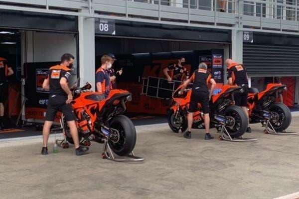 Jelang Tes Pramusim MotoGP 2022, Kru Geber Motor Sampai Memekakkan Telinga Jelang Tes Pramusim MotoGP 2022, Kru Geber Motor Sampai Memekakkan Telinga