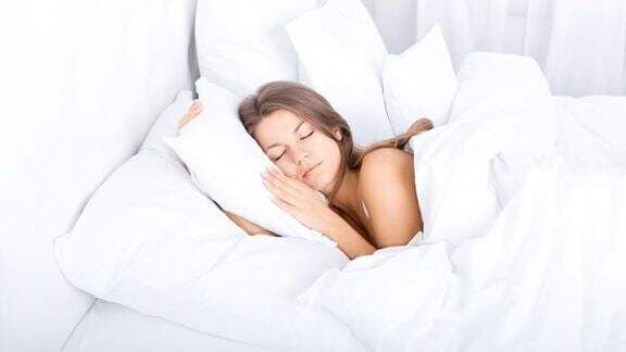 Waduh, Rambut Ternyata Gak Boleh Dibiarkan Terurai saat Tidur Lho Beauty! Bisa Bikin... Waduh, Rambut Ternyata Gak Boleh Dibiarkan Terurai saat Tidur Lho Beauty! Bisa Bikin...