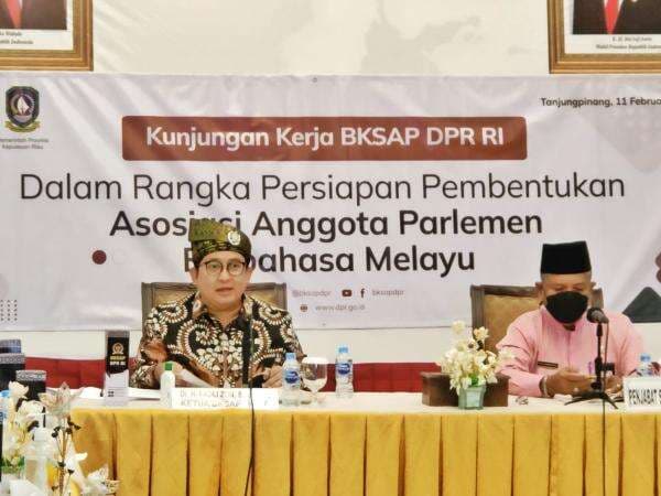 Fadli Zon Sebut Bahasa Indonesia Seharusnya jadi Bahasa Internasional Fadli Zon Sebut Bahasa Indonesia Seharusnya jadi Bahasa Internasional