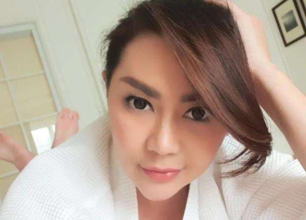 Tessa Kaunang Tampil Cantik Kenakan Jumpsuit, Netizen: Awet Muda Banget Tessa Kaunang Tampil Cantik Kenakan Jumpsuit, Netizen: Awet Muda Banget