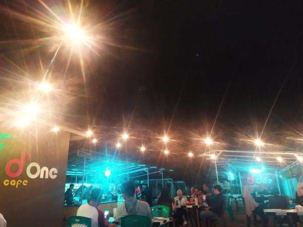 Malam Mingguan Asyik Bareng Live Music di Cafe d’One Pagatan Malam Mingguan Asyik Bareng Live Music di Cafe d’One Pagatan