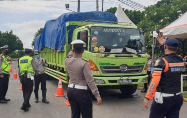 Ditlantas Polda Banten Tindak 40 Kendaraan Barang ODOL di Tol Tangerang – Merak