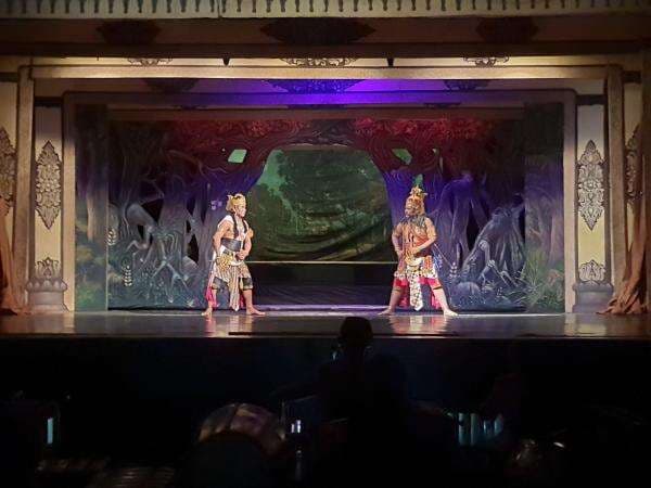 Wayang Orang Sriwedari: Seni Pertunjukan Paling Komplit yang Tak Pernah Absen Selama 100 Tahun Wayang Orang Sriwedari: Seni Pertunjukan Paling Komplit yang Tak Pernah Absen Selama 100 Tahun