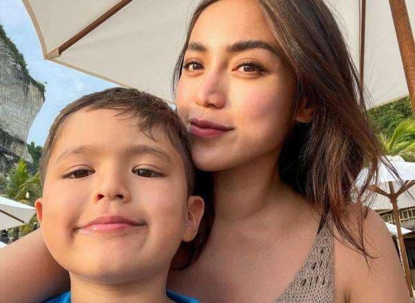 Jessica Iskandar Bawa Kabar Sedih soal El Barack: Muntah-Muntah, Akhirnya Positif Covid-19 Jessica Iskandar Bawa Kabar Sedih soal El Barack: Muntah-Muntah, Akhirnya Positif Covid-19