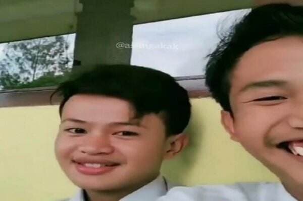 Viral Pelajar SMA Cantik Berbalut Hijab Hitam, Begitu Dibuka Ini Penampakannya Viral Pelajar SMA Cantik Berbalut Hijab Hitam, Begitu Dibuka Ini Penampakannya