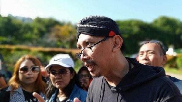 Abu Janda Tumben Kritik Pemerintahan Jokowi, Katanya: Menaker Ida Fauziyah Itu Aturan Zalim!