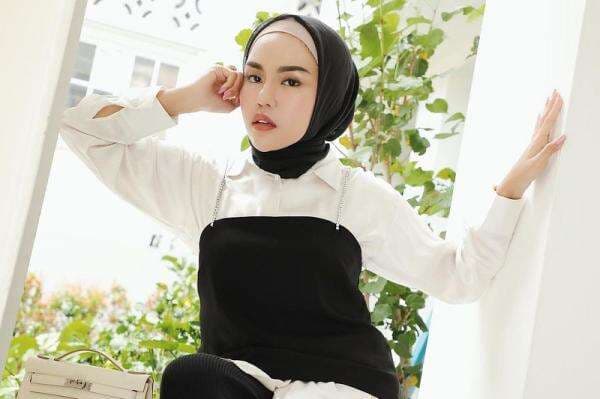 Medina Zein Diselingkuhi Lukman Azhari, sang Ibu Pasrah Medina Zein Diselingkuhi Lukman Azhari, sang Ibu Pasrah