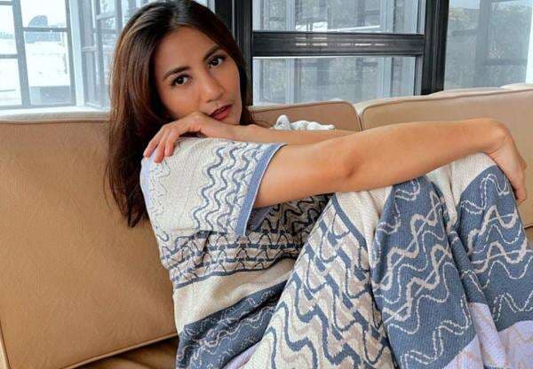 Mama Sarah Ikatan Cinta Pakai Celana Pendek Sepaha, Warganet: Hot Mom Mama Sarah Ikatan Cinta Pakai Celana Pendek Sepaha, Warganet: Hot Mom