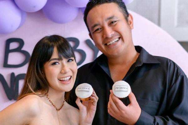 Gilang Dirga dan Adiezty Fersa Umumkan Jenis Kelamin Calon Anak, Netizen: Sehat Terus Ya Gilang Dirga dan Adiezty Fersa Umumkan Jenis Kelamin Calon Anak, Netizen: Sehat Terus Ya