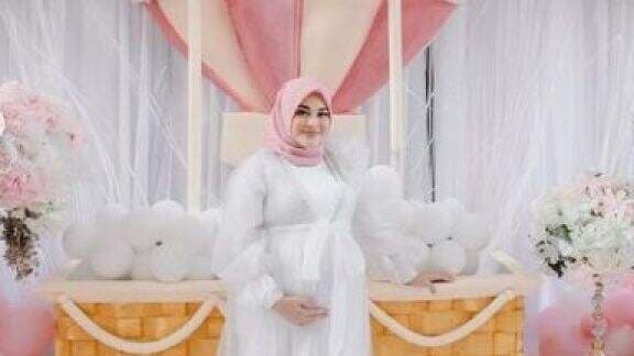 Jelang Lahiran Aurel Hermansyah Panik, Semua ART dan Babysitter di Rumah Positif Covid-19, Untung Ada Sosok Ini yang Membantu Jelang Lahiran Aurel Hermansyah Panik, Semua ART dan Babysitter di Rumah Positif Covid-19, Untung Ada Sosok Ini yang Membantu