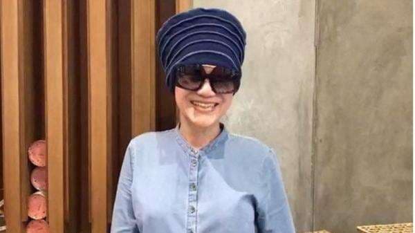 Dorce Gamalama Meninggal, Ini Baju Bersejarah yang Bikin Popularitasnya Melejit Dorce Gamalama Meninggal, Ini Baju Bersejarah yang Bikin Popularitasnya Melejit