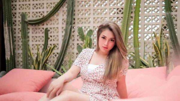 Kerap Dinilai Cewek Binal, Celine Evangelista Malah Gemetar saat Bicara Alat Bantu Seks Kerap Dinilai Cewek Binal, Celine Evangelista Malah Gemetar saat Bicara Alat Bantu Seks