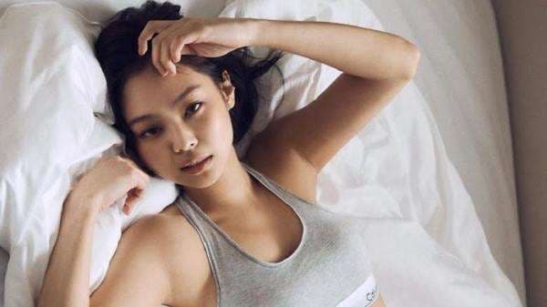 6 Pose Seksi Jennie BLACKPINK di Pemotretan Terbaru Bikin Jantung Gak Aman! 6 Pose Seksi Jennie BLACKPINK di Pemotretan Terbaru Bikin Jantung Gak Aman!