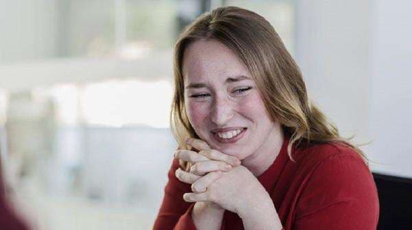 Kerap Ketawa Sambil Menangis? Waspadai Gangguan Saraf Pseudobulbar Affect Kerap Ketawa Sambil Menangis? Waspadai Gangguan Saraf Pseudobulbar Affect