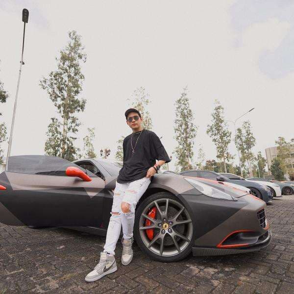 Indra Kenz, Crazy Rich Medan yang Terseret Kasus Binomo Indra Kenz, Crazy Rich Medan yang Terseret Kasus Binomo