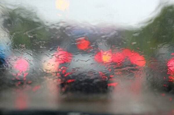 Hari Ini BMKG Prediksi Hujan Petir dan Angin Kencang Terjadi di Jabodetabek, Masyarakat Diminta Waspada