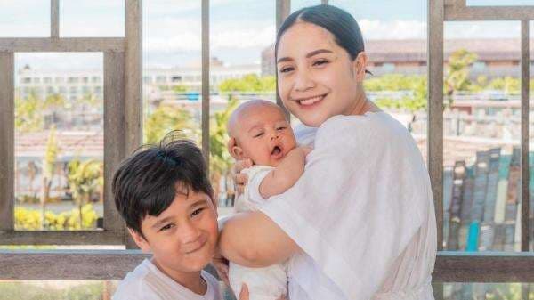 Harga Baju Rayyanza Bayi Nagita Slavina Bikin Syok, Netizen: Aunty Bergetar Nak! Harga Baju Rayyanza Bayi Nagita Slavina Bikin Syok, Netizen: Aunty Bergetar Nak!