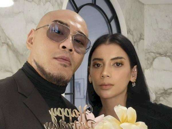 Sabrina Chairunnisa Sebut Deddy Corbuzier Pelit: Minta Mobil Dikasihnya Jepitan Sabrina Chairunnisa Sebut Deddy Corbuzier Pelit: Minta Mobil Dikasihnya Jepitan