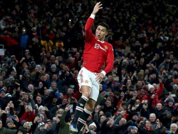 Peter Crouch Komentari Selebrasi Siuuu Ronaldo: Jangan Terlalu Seringlah Peter Crouch Komentari Selebrasi Siuuu Ronaldo: Jangan Terlalu Seringlah