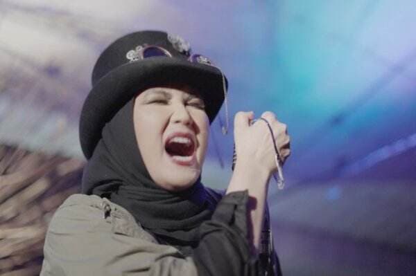 Lady Rocker Nicky Astria Nyanyikan Ulang Lagu Semusim Karya Eros Djarot