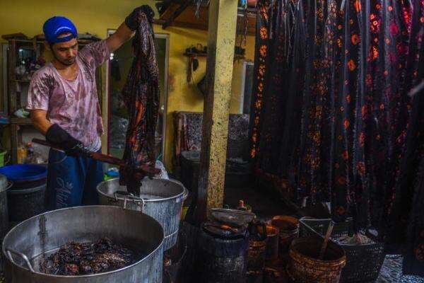 8 Potret Kampung Kain Jumputan Tuan Kentang Palembang, Wisatawan Bisa Lihat Proses Produksi 8 Potret Kampung Kain Jumputan Tuan Kentang Palembang, Wisatawan Bisa Lihat Proses Produksi