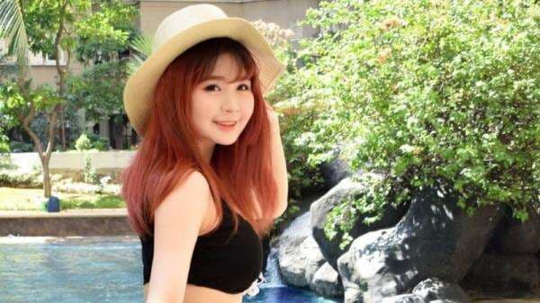 5 Outfit ke Pantai ala Clarissa Punipun, Cosplayer Seksi Berwajah Imut 5 Outfit ke Pantai ala Clarissa Punipun, Cosplayer Seksi Berwajah Imut