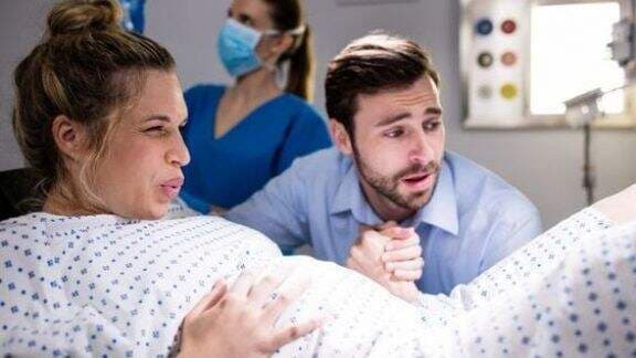 Melahirkan Secara Caesar Bikin Susah Melahirkan Normal Lagi, Benar Enggak Ya? Ini Penjelasannya Moms! Melahirkan Secara Caesar Bikin Susah Melahirkan Normal Lagi, Benar Enggak Ya? Ini Penjelasannya Moms!