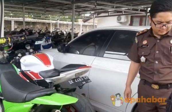 Kasus Hacker Amuntai Dilimpahkan ke Banjarbaru, Puluhan Barbuk Disita Termasuk Mobil Mewah Kasus Hacker Amuntai Dilimpahkan ke Banjarbaru, Puluhan Barbuk Disita Termasuk Mobil Mewah